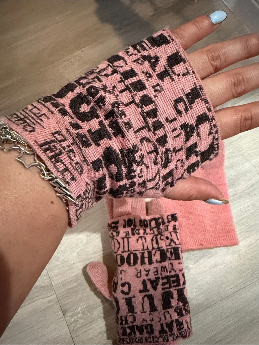 Bird by Juicy Couture Pink Knit Logo Print Gloves